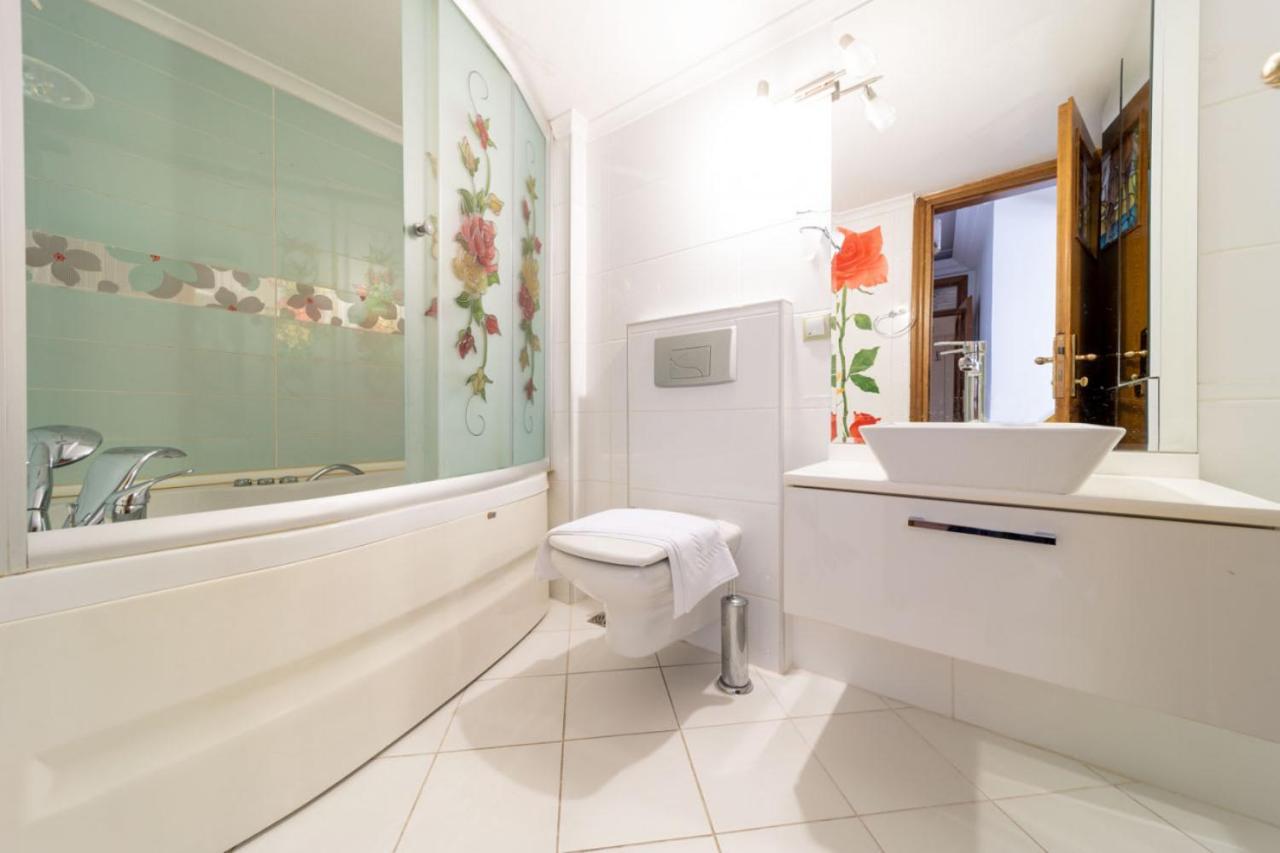 Lovely Flat With Sea View Near In Muratpasa Apartment